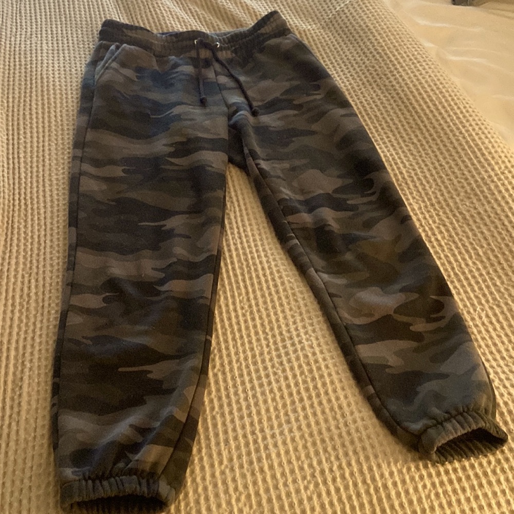 Camouflage joggers high waisted